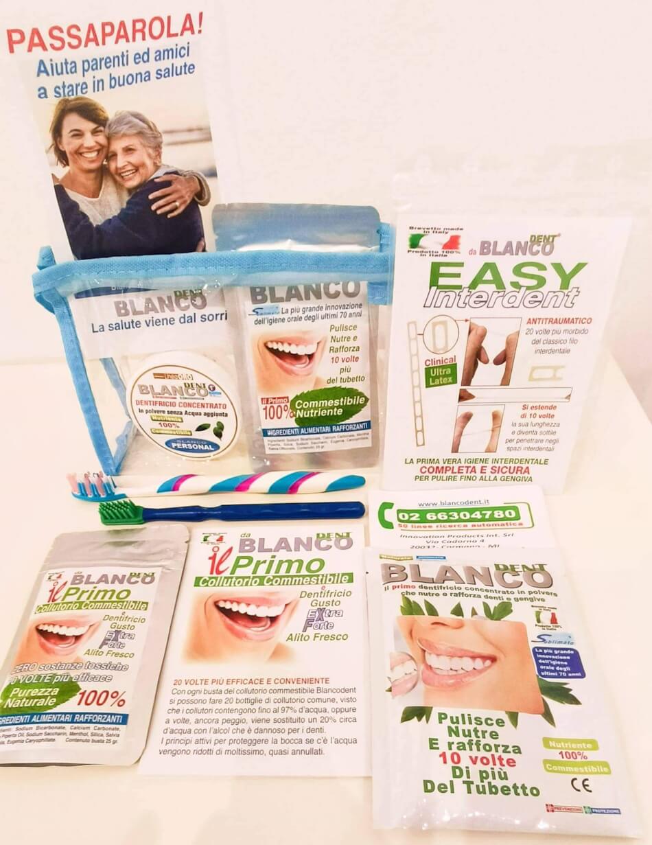 UNA POCHETTE 1 BUSTA RICARICA 50gr 1 BUSTA APRI E CHIUDI PER 25gr 1 COLLUTORIO 1 FILO INTERDENTALE 1 SPAZZOLINO NORMALE 1 SPAZZOLINO ORAL-GUM